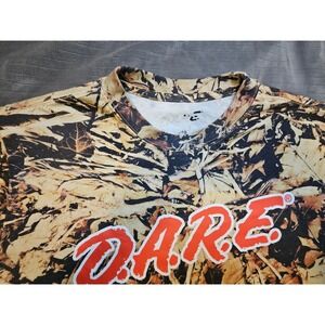 DARE Camo Graphic T-Shirt Mens Large All Over Leaf Print Brown Logo Tee
